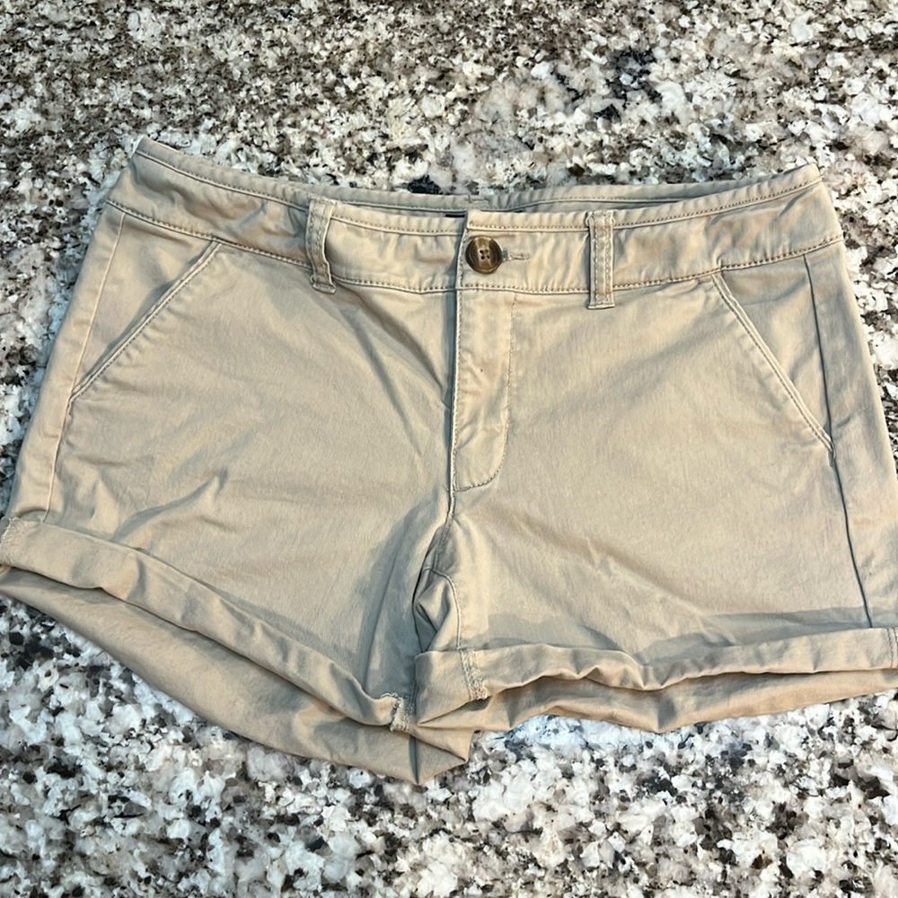 American Eagle Khaki Shorts. Size 6